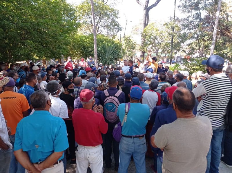 Sucre | Trabajadores activos y jubilados de la gobernación exigen el cumplimiento de sus reivindicaciones laborales