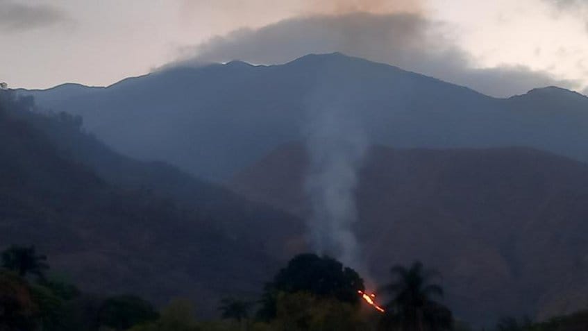 Incendio forestal en El Ávila persiste este lunes