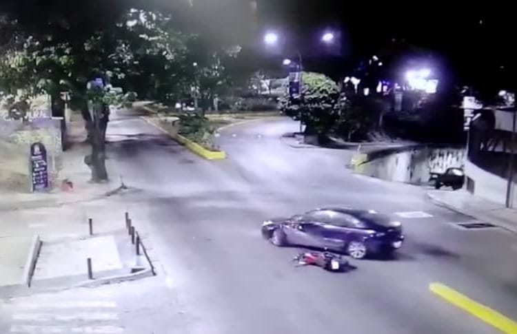 Conductor se dio a la fuga tras arrollar a un motorizado en en el Hatillo