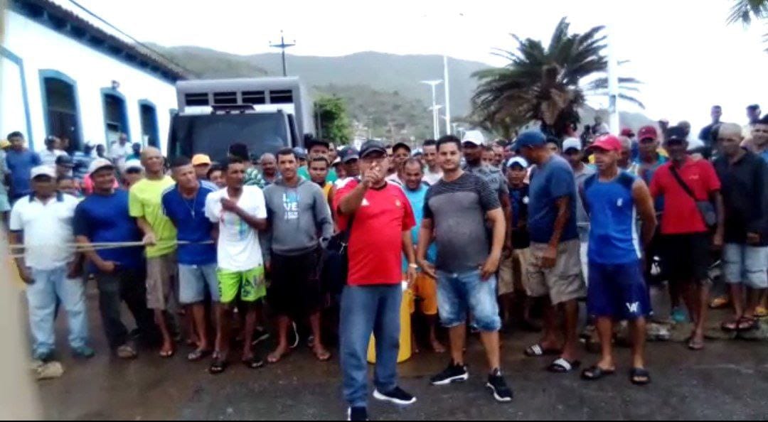 Pescadores de Río Caribe en Sucre exigen gasolina: "Queremos trabajar dignamente"