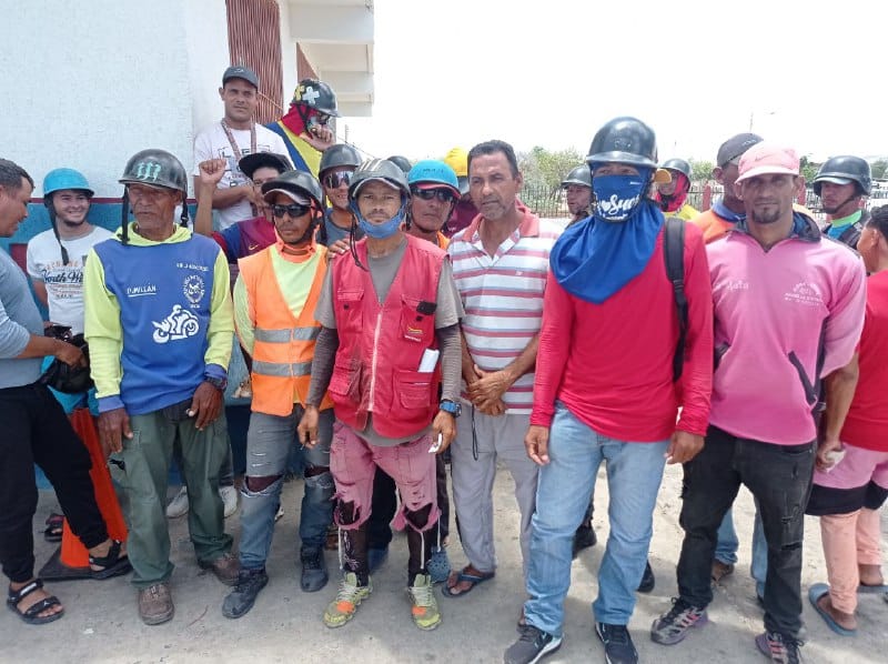 Motorizados de Araya denunciaron la escasez de gasolina: "Nos echan solo 10 litros"