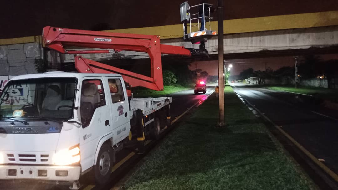 Alcaldía de Maturín repara daños al alumbrado público después de hechos vandálicos