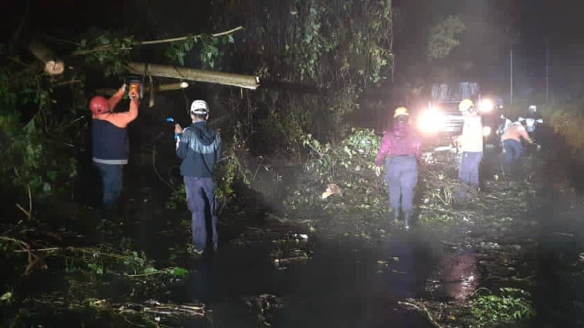 Fuertes lluvias obstaculizaron el paso vehicular entre los estados de Mérida y Barinas.