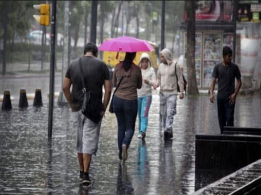 Este viernes continuarán las lluvias generadas por la onda tropical 49