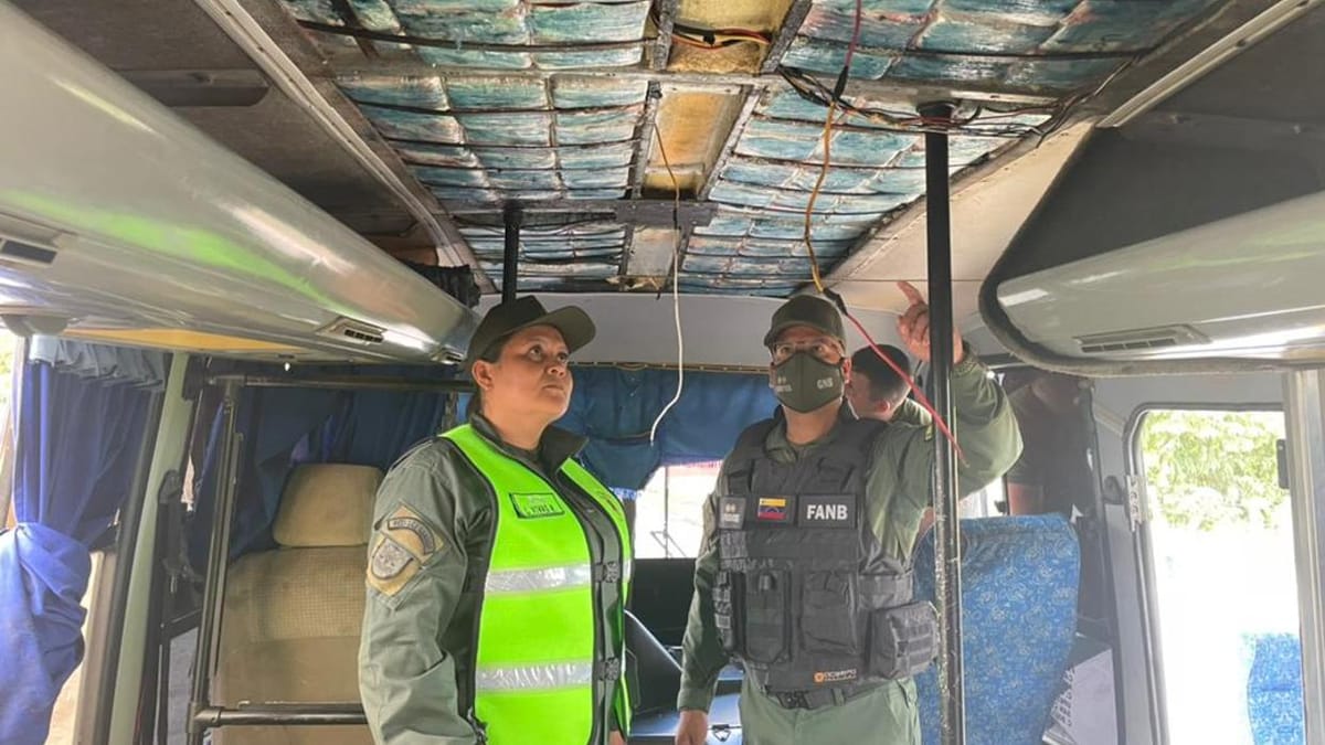 Brigada canina antidroga localizó 222 kilos de cocaína en un autobús
