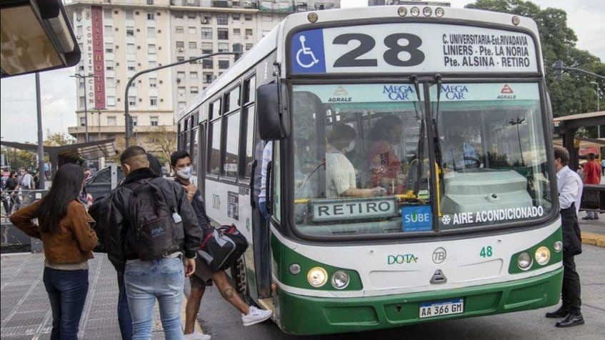 Argentina aumentó hasta un 40% el costo del pasaje público