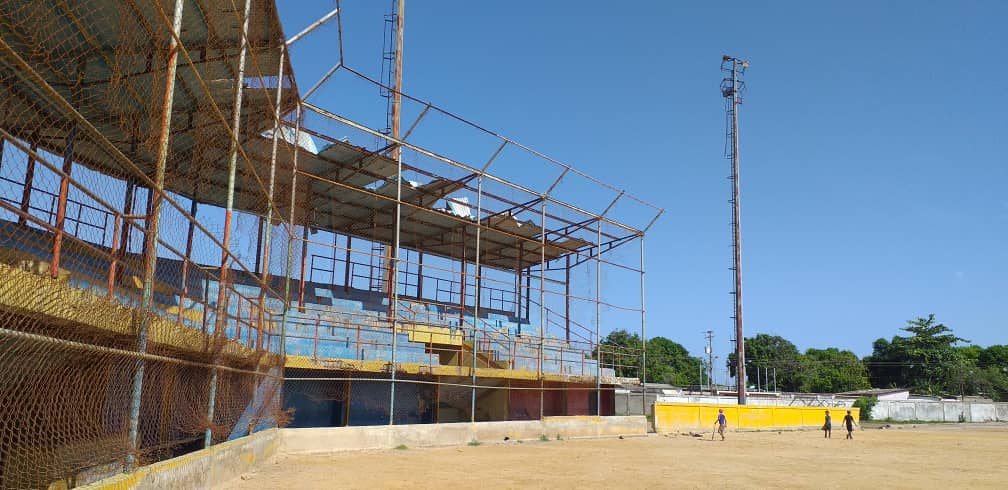 Habitantes de El Peñón exigieron mejoras para el estadio Benancio León