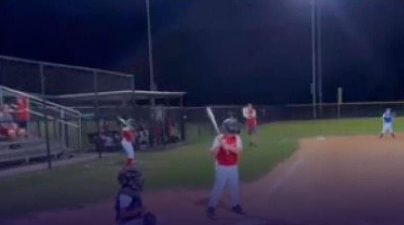 VIDEO |Jugador de béisbol recibió pelotazo durante juego y perdió la vida