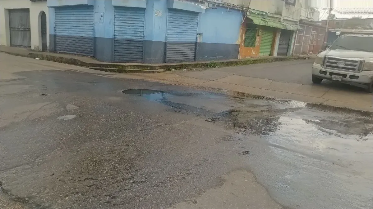 Vecinos de la calle Junín denunciaron desbordamiento de aguas servidas