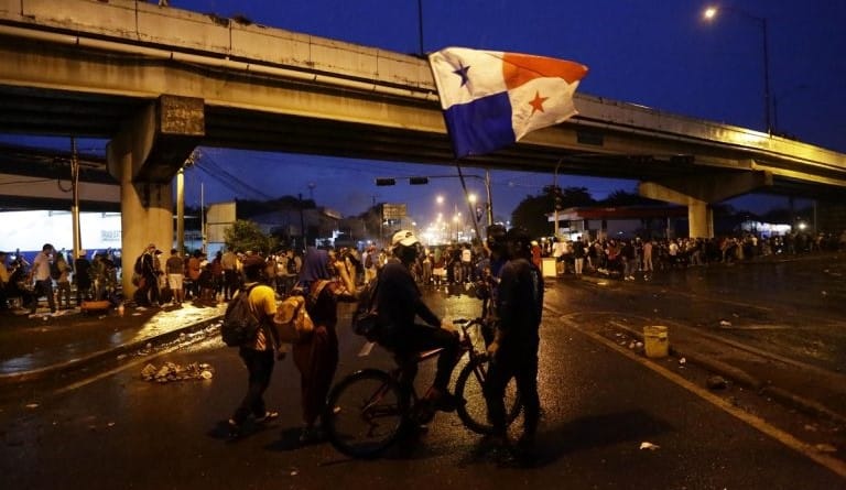 Protestan en Panamá se intensifican con saqueos y bloqueos de vías