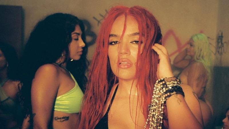 Karol G lanzó un nuevo sencillo titulado "Gatubela"