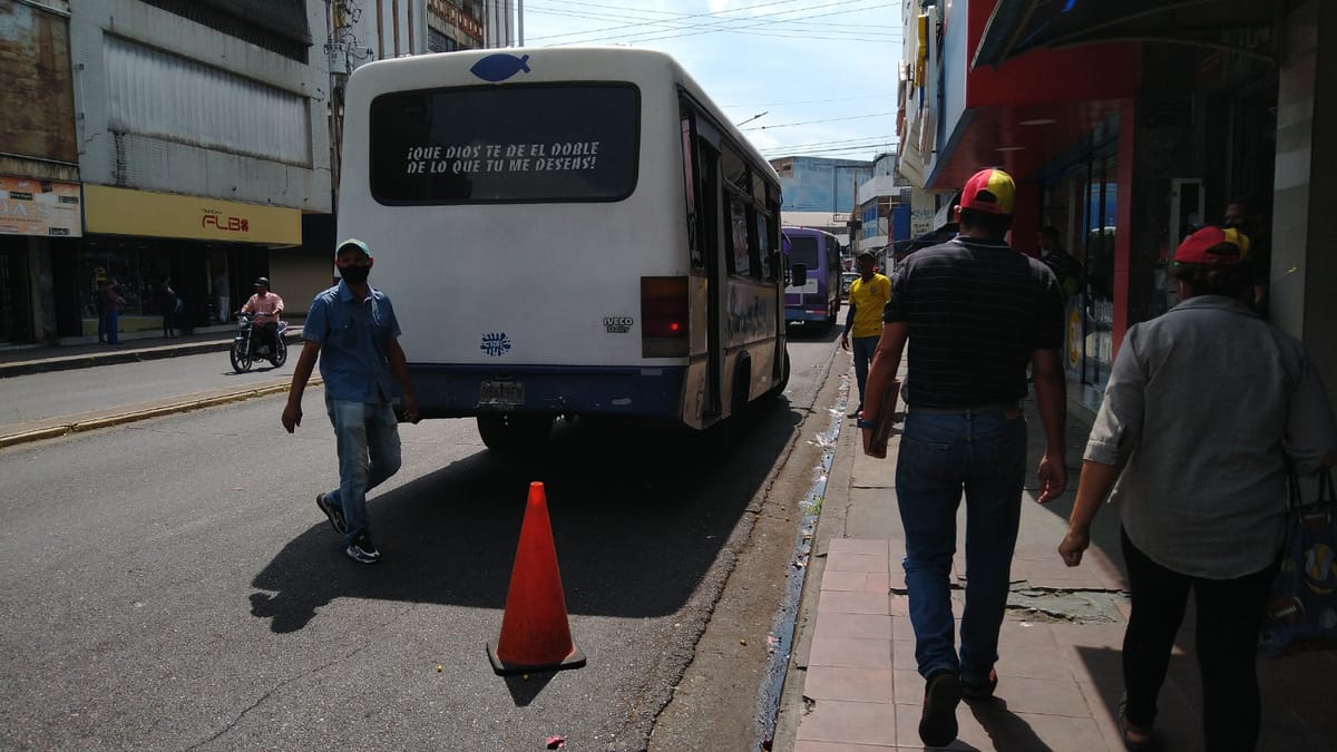 Usuarios en Maturín denuncian aumento no oficial de pasaje tras incremento del dólar