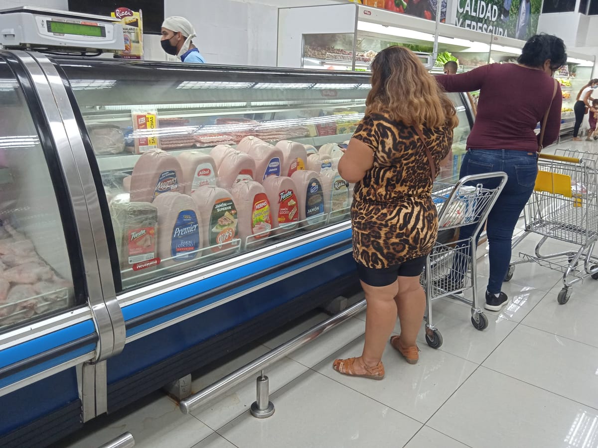 Venezolanos denunciaron aumento de los productos tras el incremento del dólar
