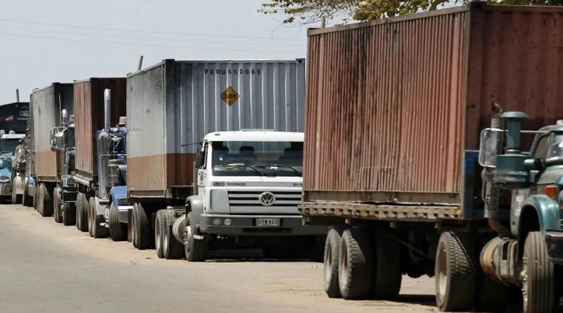 Gobierno restringió circulación de vehículos de carga pesada en vías principales del país