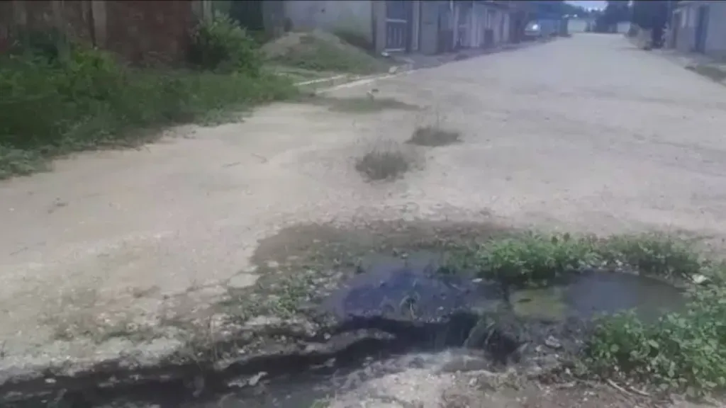 Vecinos de barrio Moscú denunciaron desbordamiento se aguas servidas en la comunidad