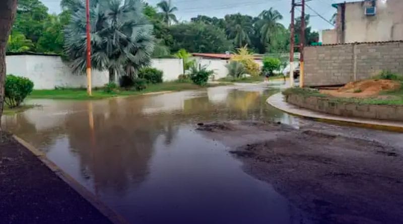 Río Neverí está muy cerca de la cota de desborde