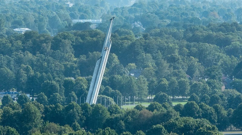 Gobierno de Letonia derrumbó el Obelisco de la Victoria