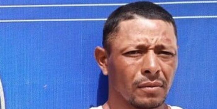 Preso por clavarle un cuchillo en la cabeza a su pareja