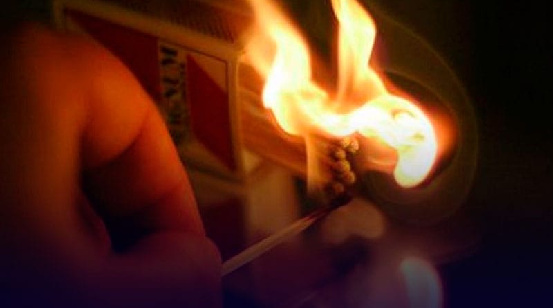 Roció de gasolina y prendió fuego a su mamá con discapacidad 