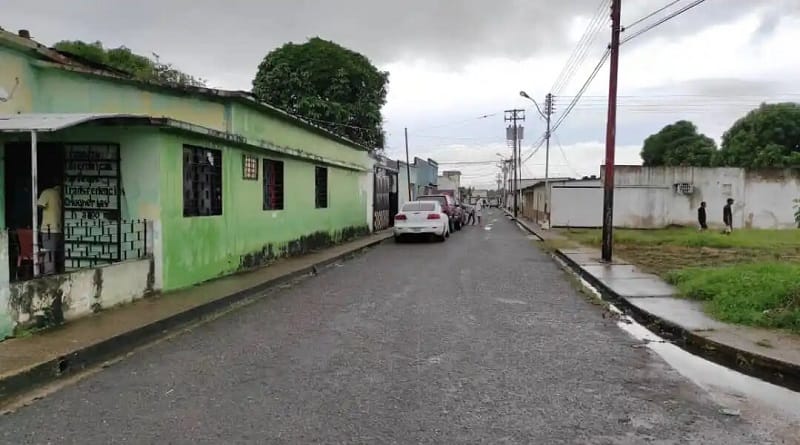 Un tramo de la carretera 14 en Las Brisas del Orinoco de hundió