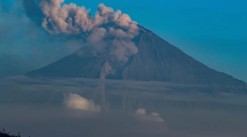 Vuelos en Ecuador fueron cancelados por la expansión del ceniza del volcán Sangay