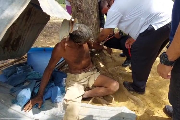 “Como si fuese un animal“: Tenía dos semanas amarrado a un árbol