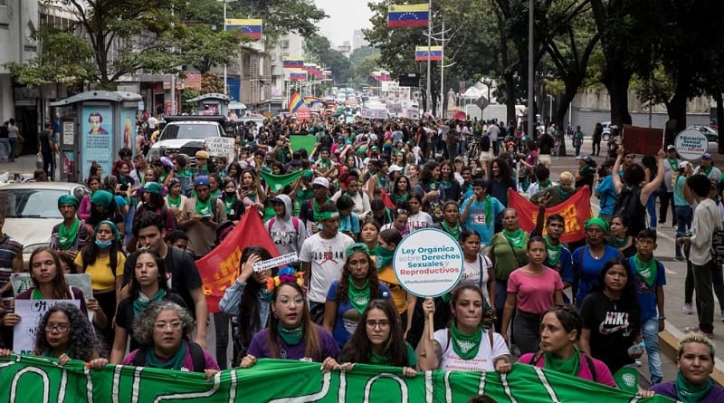 Manifestantes marcharon en Caracas exigiendo despenalización del aborto