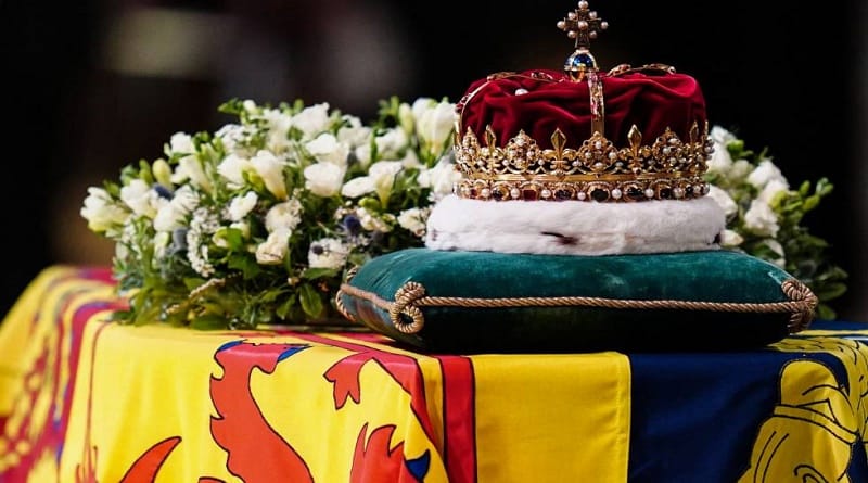 Ataúd de Reina Isabel II fue trasladado al Palacio de Buckingham