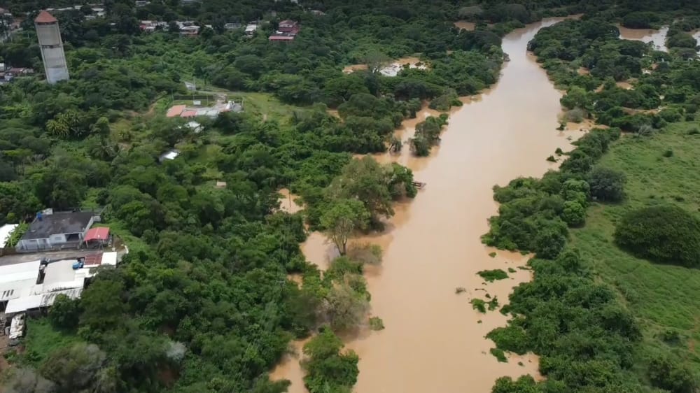 Habilitaron paso de vehículos de carga pesado en tramo Clarines-Boca de Uchire de la Troncal 9
