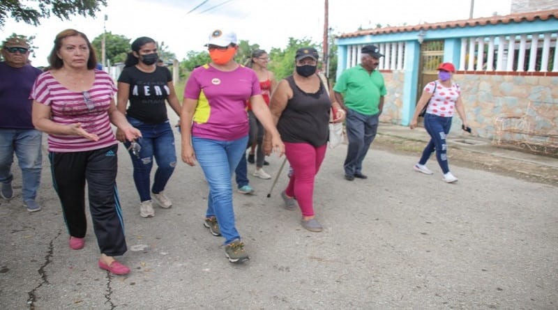 Habitantes de Club del Campo exigen a Corpoelec que solucione problemáticas con los postes
