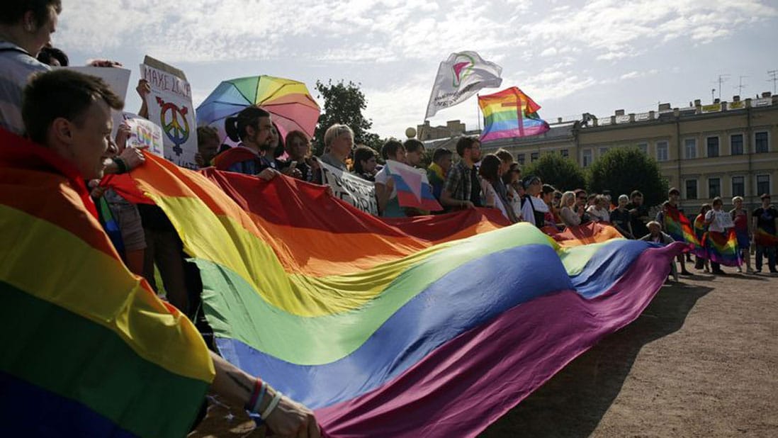Rusia aprobó una ley que prohíbe la propaganda LGBT+ en el país