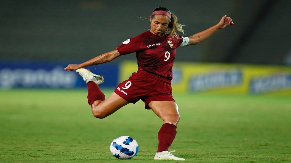 Deyna Castellanos se convirtió en la máxima goleadora de la FVF 