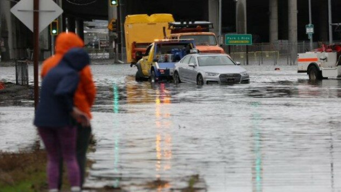 Se reportaron dos muertes a causa de la tormenta en California