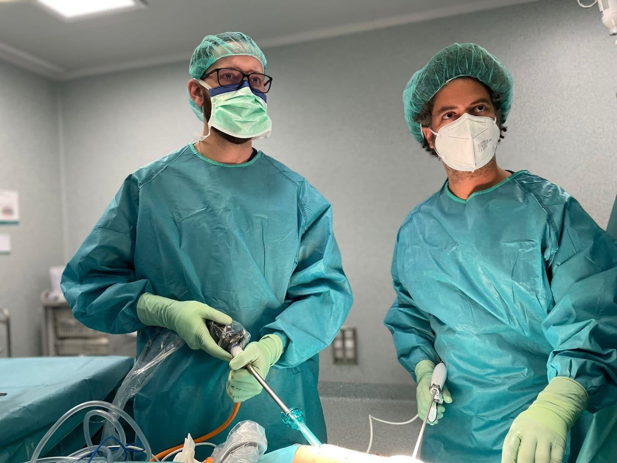 Médico venezolano realizó primer trasplante de pulmón con cirugía robótica