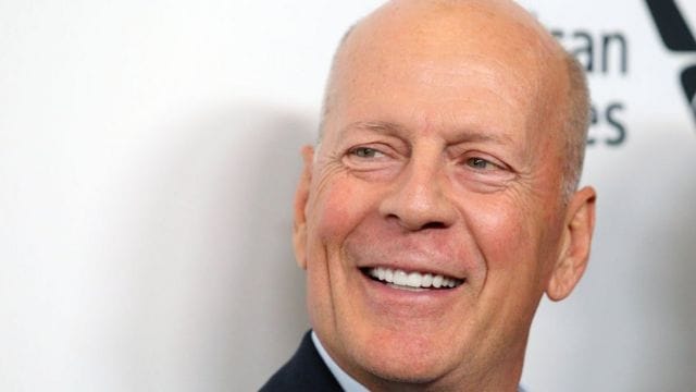 La esposa de Bruce Willis ruega a los paparazzi que no le griten al actor en la calle