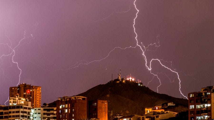 Un impacto de rayo dejó un saldo de 5 personas fallecidas y 14 heridas en Colombia