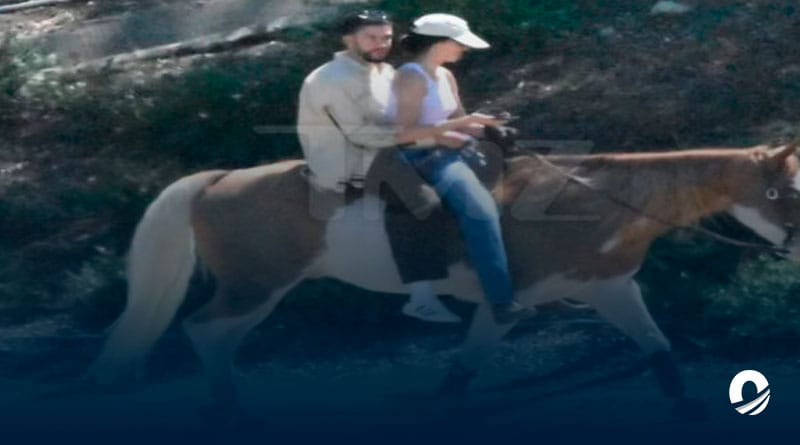 Bad Bunny y Kendall Jenner montando a caballo juntos