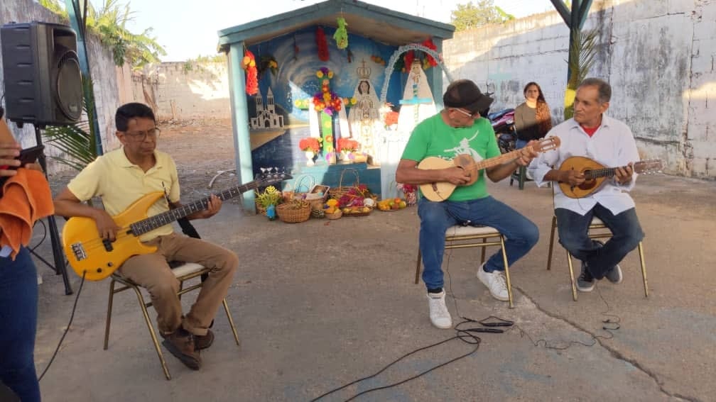 Vecinos conmemoraron Día de la Cruz de Mayo en corazón de Casco Viejo