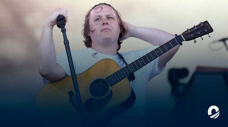 Lewis Capaldi suspendió conciertos debido a complicaciones con el síndrome de Tourette