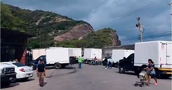 Caveros de El Morro cerraron la carretera en la vía El Morro-Carúpano