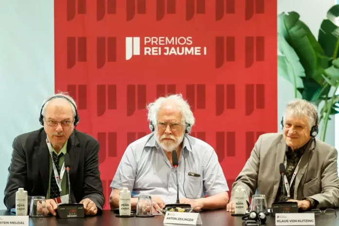 Premios Nobel ven “extremadamente útil” a la IA, más piden su regularización