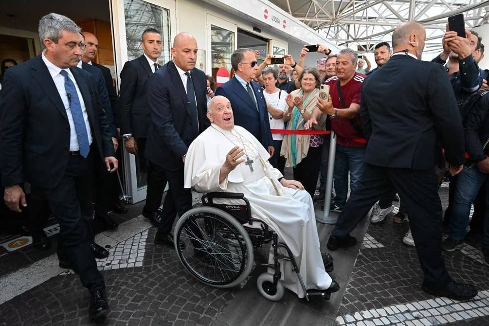 El Papa Francisco fue dado de alta tras intervención quirúrgica