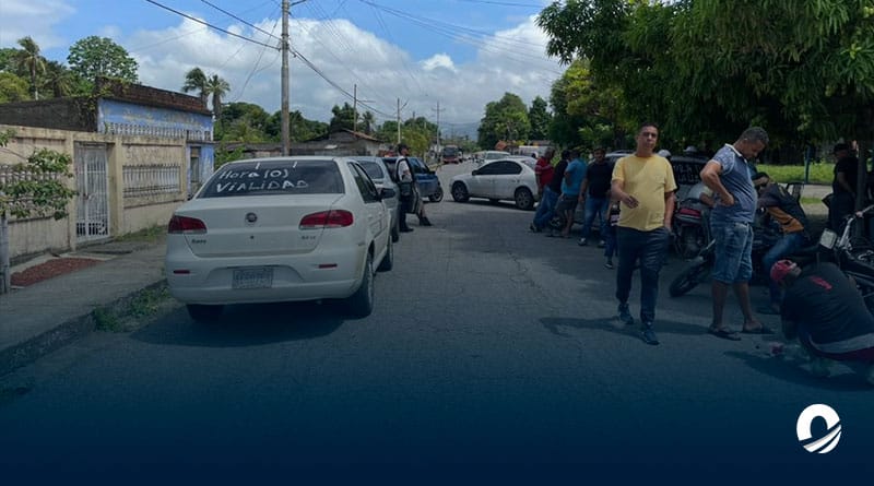 Transportistas del municipio Valdez cerraron paso de la Troncal 9 por mal estado de la vía