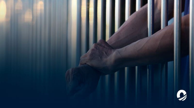 Policía condenado a 30 años tras secuestrar a una adolescente