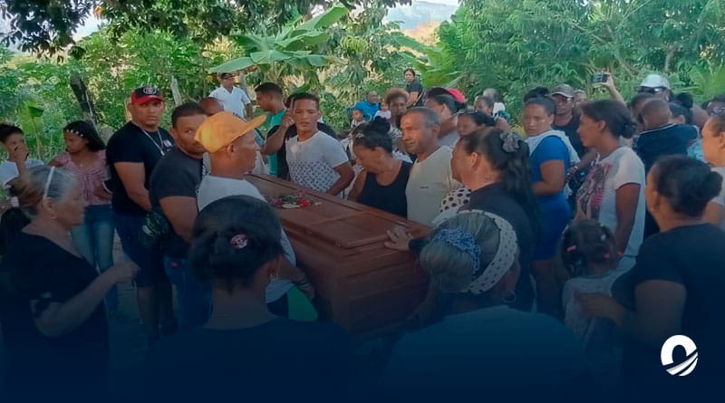 Mujer fue enterrada en el patio de su casa en Güiria tras el colapso del cementerio local