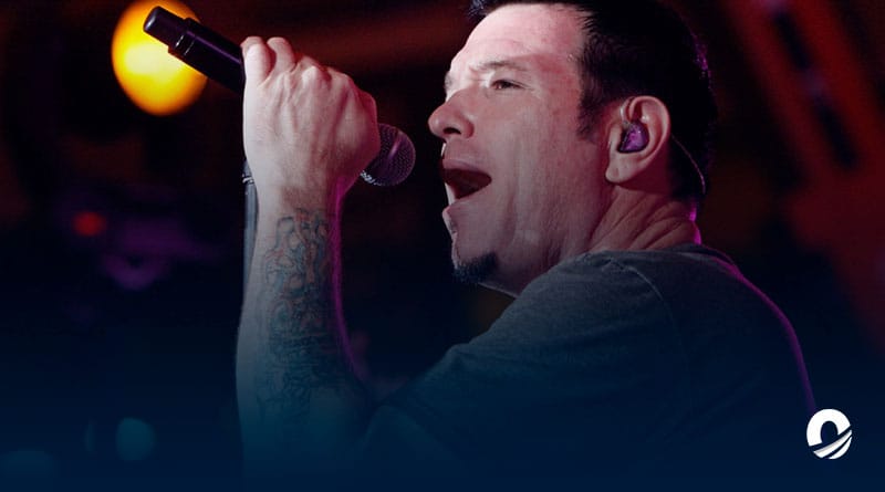 Fallece exvocalista de Smash Mouth a los 56 años
