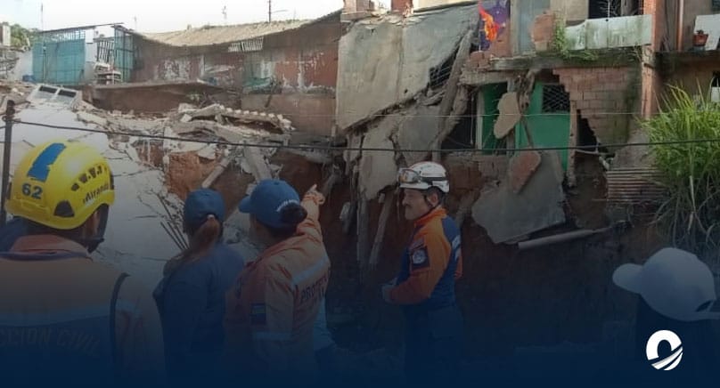 Al menos tres viviendas colapsaron en Petare tras fuertes lluvias