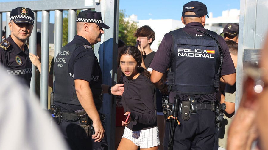 Maestros y alumnos heridos luego de un ataque con arma blanca en una secundaria en España