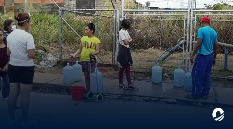 Monaguenses se abastecen con agua de lluvia tras carencias en el servicio hídrico