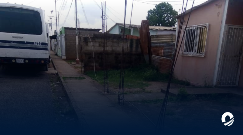 Habitantes de Paramaconi tienen más de 24 horas sin luz tras caída de una guaya